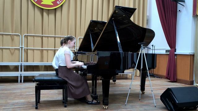 17. М. Дунаевский - «Лев и брадобрей». Исполняют Герасимова Елизавета и Герасимов Владислав.