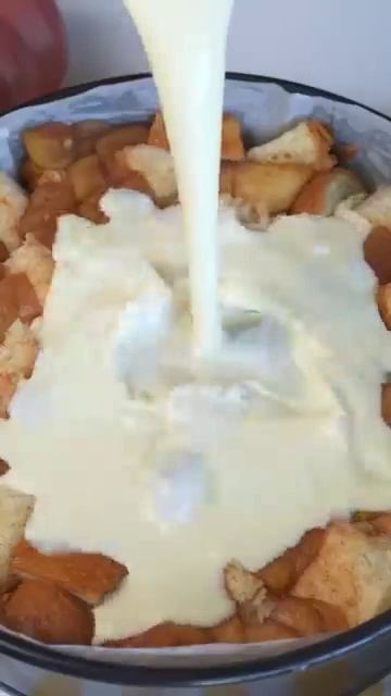 Хлебный пудинг с яблочной крошкой