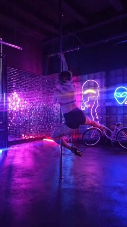 pole dance 💜 studio 69volts 💙