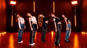 LE SSERAFIM (르세라핌) - 'HOT' dance practice mirrored