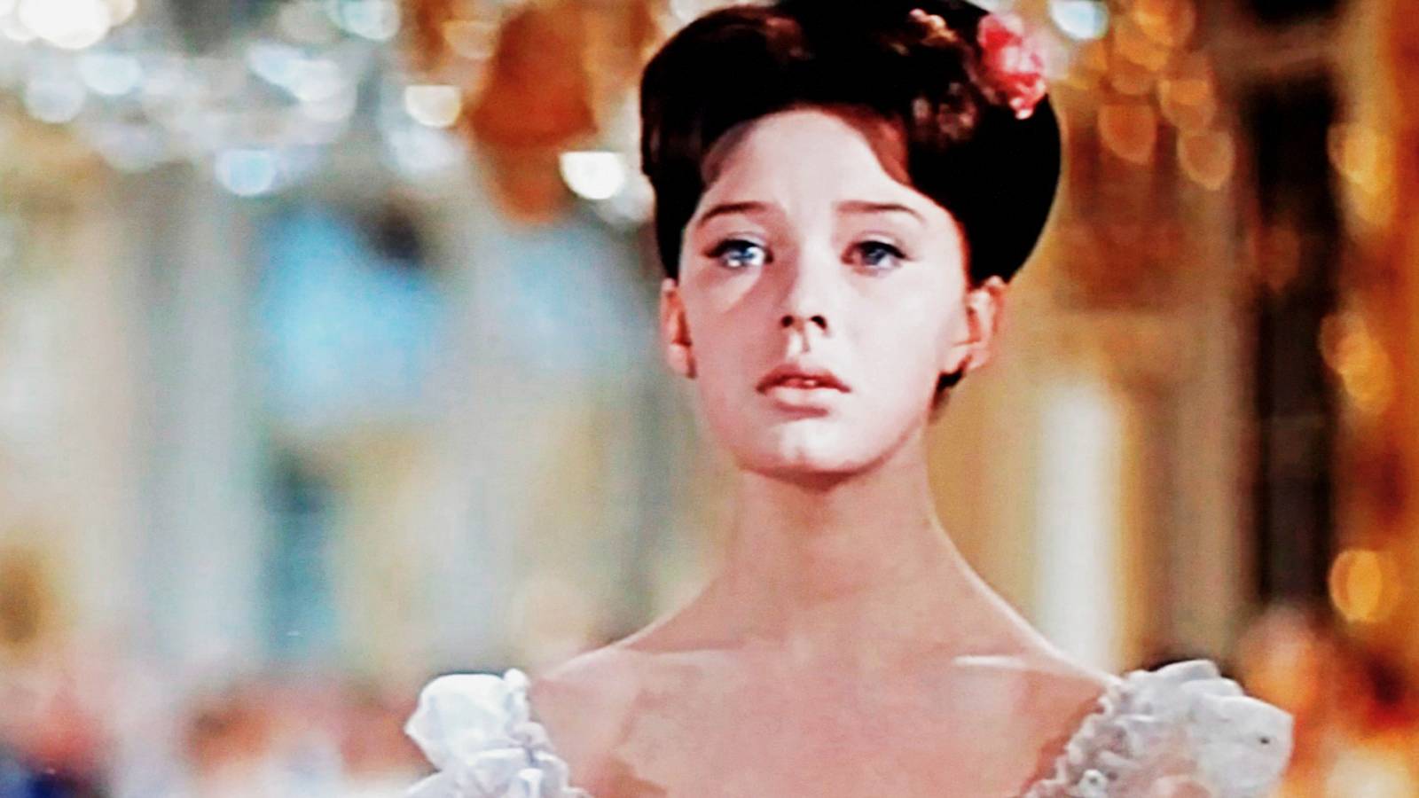 Люстры старинного зала смотреть онлайн