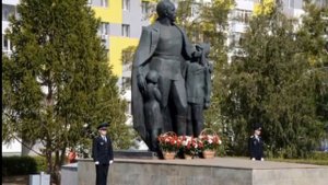 Памятники ожили в Оренбурге 🤯