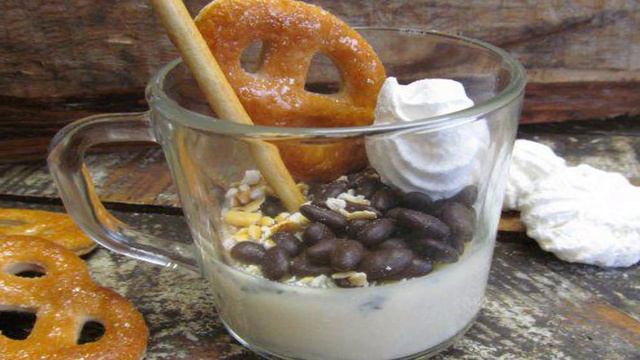 Шоколадный десерт со сливками и сыром фета