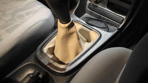 Элементарный чехол КПП Nissan Almera Classic