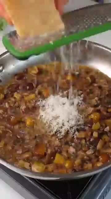 Фарфалле из смеси грибов и каштанов