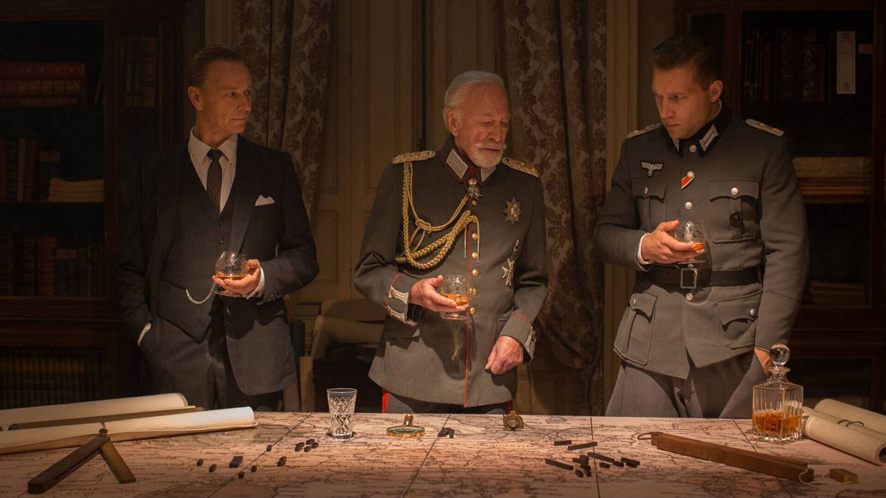 Последний поцелуй кайзера — Русский трейлер (фильм 2016) / The Exception