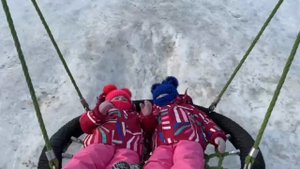 На детской площадке