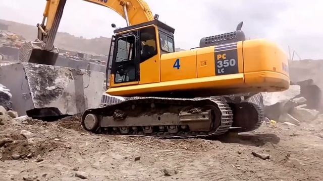 Amazing Stunt By KOMATSU PC350LC  | Heavy Weight Pro Excavator смотреть онлайн