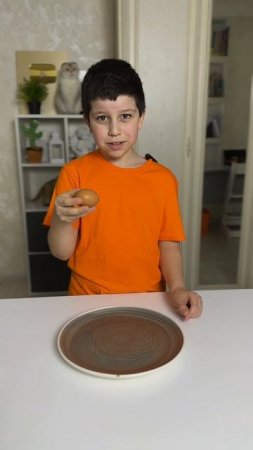 КАК ПОСТАВИТЬ ЯЙЦО НА ТАРЕЛКУ?