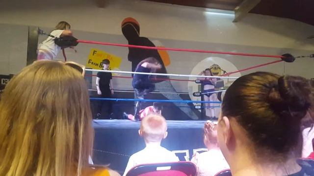 Roxie Nolan tag team смотреть онлайн