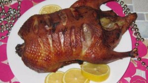 Утка запеченная в рукаве с калиной