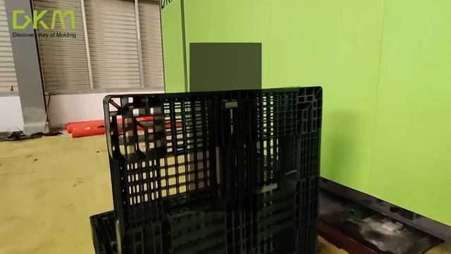 Plastic Pallet Injection Molding Production Line. смотреть онлайн