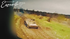 Удары оптоволоконными FPV-дронами по бронетехнике Всу во время отражения атаки в районе Часов Яра💥