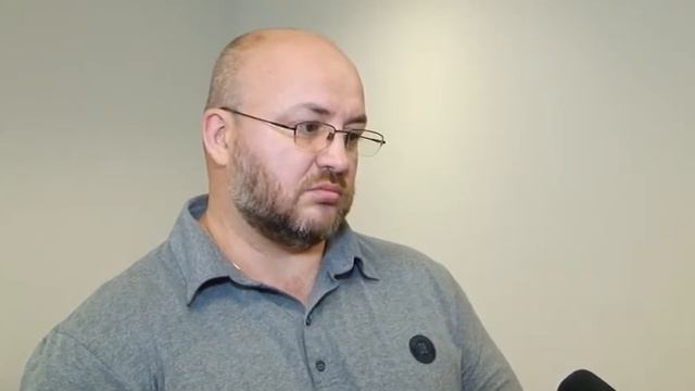 ТРЕБУЕТ ПОЛМИЛЛИОНА смотреть онлайн