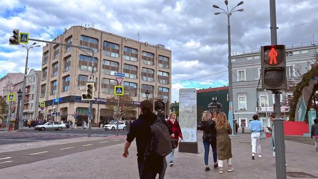 🌟 Прогулка по улицам Москвы: Осень на Баррикадной и Большой Никитской! 🍂☁️