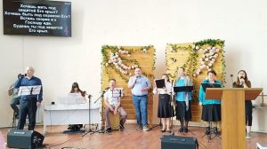 "Творец Вселенной"; "Под защитой Твоих крыл"; "Люблю, мой Спаситель"