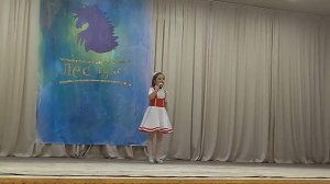 Красками разными.