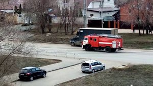 Горит заброшенная стройка