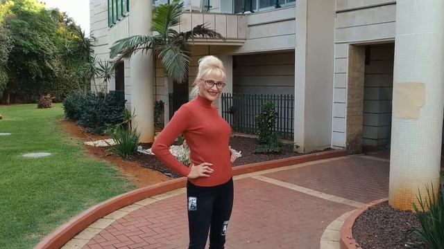 Мягенький, красивенький и очень миленький тепленький свитерок. смотреть онлайн