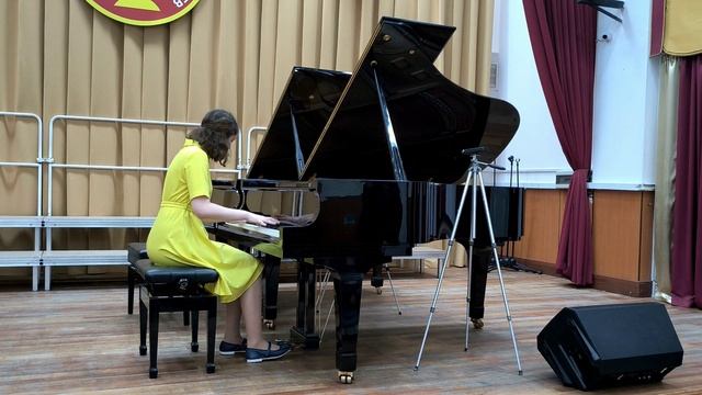 3. И. Рехин - «Медленный вальс». Исполняет Карагоян Кристина.