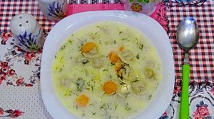 Суп с пельменями и сыром моцарелла