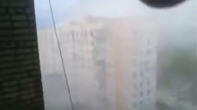 украинцы попали в жилой дом из САУ смотреть онлайн