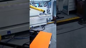 Робот перемещение, подача деталей на конвейер, обслуживание станков