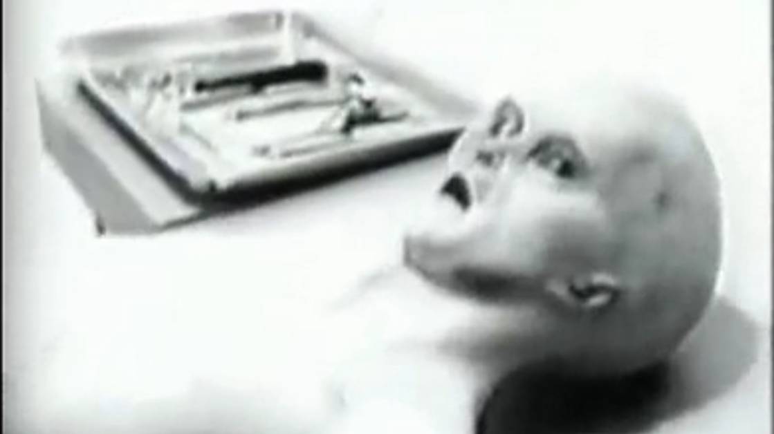 Вскрытие "пришельца" (1947)
