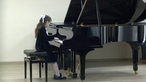 Баева Полина  7 лет И.С.Бах Менуэт Соль мажор  из нотной тетради А.М. Бах