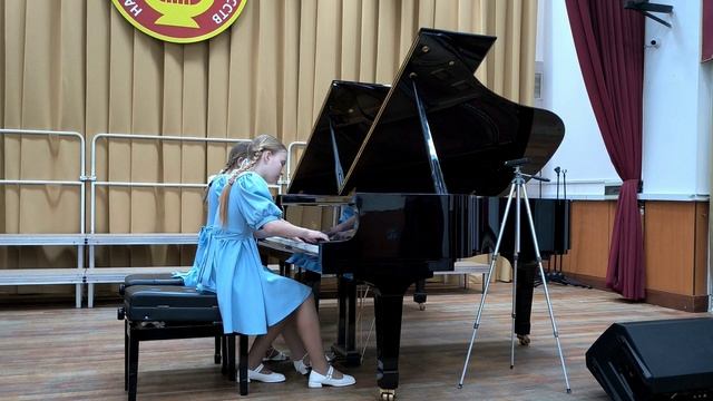 19. В. Гаврилин - «Галоп». Исполняют Мартиросян Арина и Петрова Анастасия.