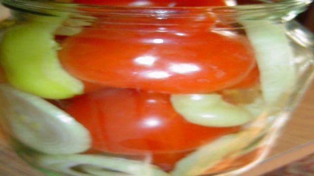 Помидоры с луком