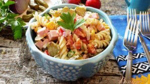 Салат Дачный с колбасой и макаронами