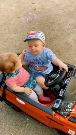 мальчишка в шоке,,родители не забудьте подписаться