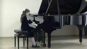 Баева Полина 7 лет И.С.Бах Менуэт Соль мажор из нотной тетради А.М.Бах, С .Майкапар "Мотылек"