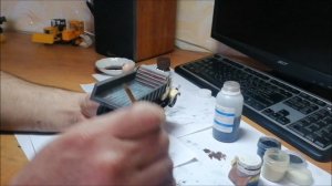 Работаю пигментами , красками , готовлю самосвал краз 256, делаю груз в кузов в масштабе 1:43