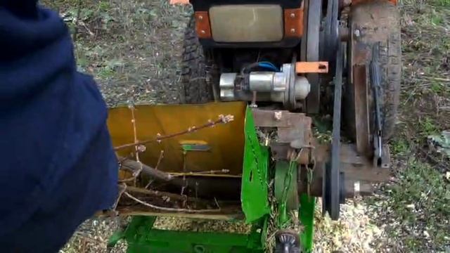 дробилка веток на тяжелом дизельном мотоблоке