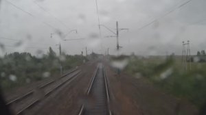 Поездка на поезде в дождь "Ачинск - Мариинск" - вид из кабины машиниста | Железная дорога