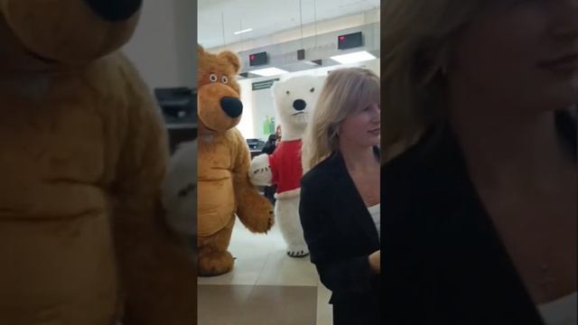 Поздравили сотрудников банка С наступающим Новым годом! #новосибирск #белыймишка #бурыймишка