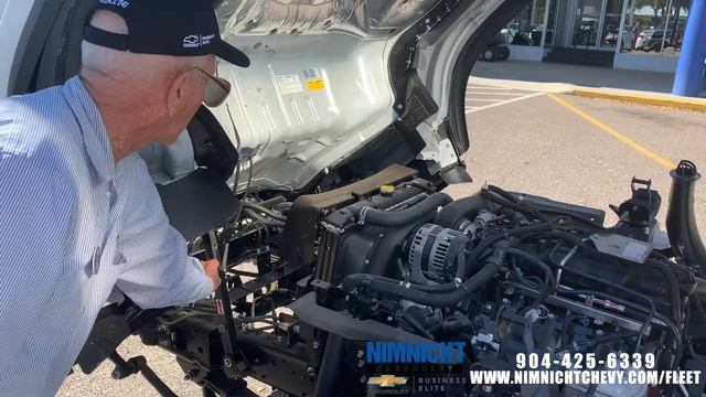 Raising the Cab on a 2018 Chevrolet W4500 Low Cab Forward | Nimnicht Fleet and Commercial смотреть онлайн