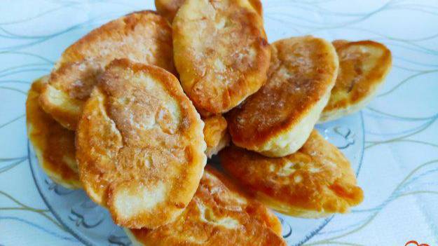 Жареные пирожки с творожной начинкой