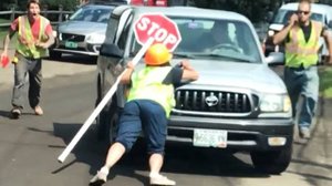 Люди, которые являются идиотами. Глупость в лучшем виде😁😂🤣