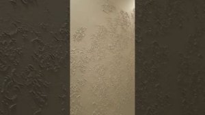 Оформление стены штукатуркой (текстурной пастой), что получилось.