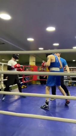 Наш тренер 
Заякин Владимир 🥊🥊🥊
https://t.me/box_zayakinteam