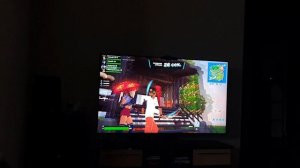 играю в fortnite