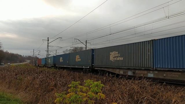 Электровоз ВЛ11М-287А/356 с грузовым поездом станция Яхрома 30.10.2020 смотреть онлайн