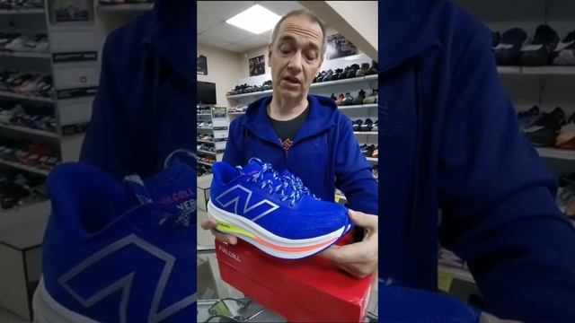 Обзор кроссовок New Balance FuelCell Supercomp Trainer v2 смотреть онлайн