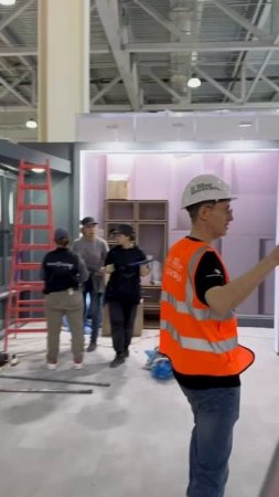 Захаров Сергей на застройке Стенда  INICIAL.  MOSBUILD 2025