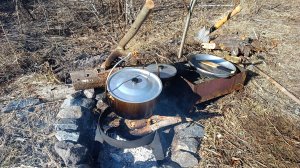 Денис знакомится с гадюкой.Обустройство стоянки Три шампура.29.03.2025