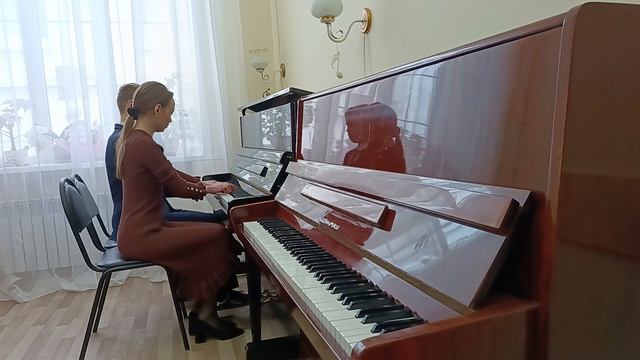1.Баркарола (П.Чайковский) 
2.Старый рояль (М.Минков)