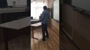 ПАЦАН СЛОМАЛ ЛАМПУ В ШКОЛЕ!!!!